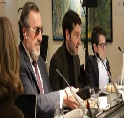 Los representantes de las entidades creadoras presentando la guía publicamente