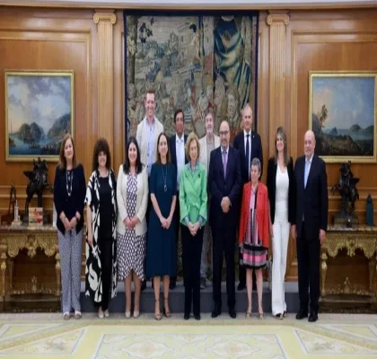 Reina Doña Sofía recibe en el Palacio de La Zarzuela a una representación de la Confederación Española de Alzheimer y otras Demencias