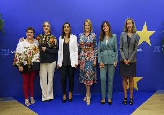 foto en un encuentro celebrado en Madrid entre Nathalie Colín-Oesterle,  y Patricia Sanz