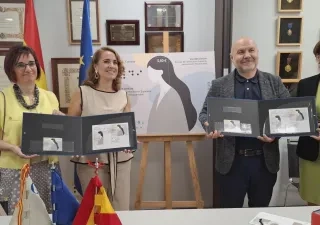 Presentación del sello con todas las personas competentes de CERMI y CORREOS, en la sede del CERMI