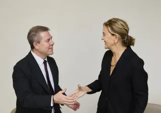 Emiliano García-Page y Flora Pérez en la sede la la fundación hoy en A Coruña 