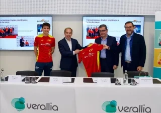 Foto de familia de la renovación del patrocinio | Foto del CPE