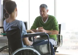 persona en silla de ruedas