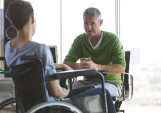 persona en silla de ruedas