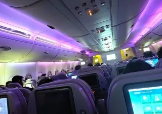 Cabina de una aeronave 'wide body' con diversas medidas de accesibilidad