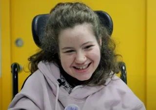 Una joven integrante del grupo 'Las Mosqueteras' 