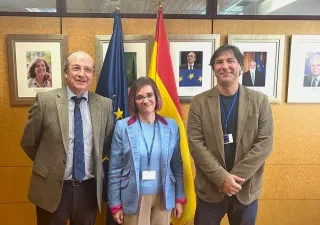Calleja, Villarino y Saravia en la sede de la Representación de la CE