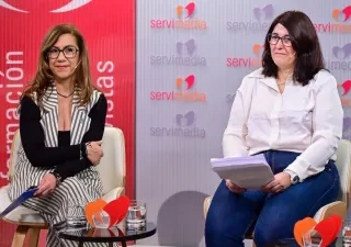 Cristina Gómez y Eva García, durante sus intervenciones
