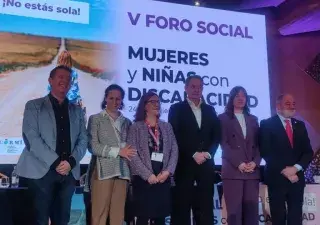 Zapatero con ponentes en el V Foro Social; Mujeres y niñas con discapacidad