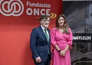 Momento de la firma del Convenio Inserta, con la consejera delegada AFFLELOU España, Eva Ivars, y el vicepresidente ejecutivo de Fundación ONCE, Alberto Durán (Fuente: Fundación ONCE)