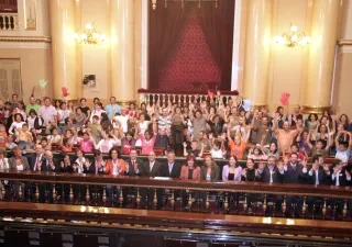 personas en un congreso