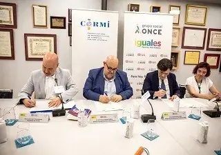 Momento de la firma del Convenio entre CERMI, Amnistía y Fundación ONCE (Fuente: Fundación ONCE)