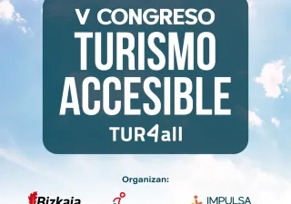 Cartel promocional del V Congreso de Turismo Accesible TUR4all, que se celebrará en Bilbao los días 16 y 17 de noviembre de 2026. Sobre un fondo de cielo con nubes aparece el título principal en letras blancas dentro de un recuadro azul. Debajo figuran las entidades organizadoras: Bizkaia Fundazioa Diputación Foral, TUR4all e Impulsa Igualdad. En la parte inferior se muestra una panorámica urbana de Bilbao con edificios y el Mercado de la Ribera.