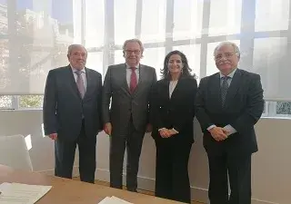 Momento de la firma del convenio de colaboración entre la Fundación Economía y Salud con la Fundación José Ortega y Gasset-Gregorio Marañón (Fuente: Fundación Economía y Salud)