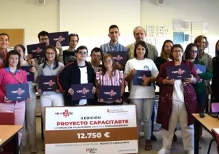 Entrega del cheque por la tercera edición