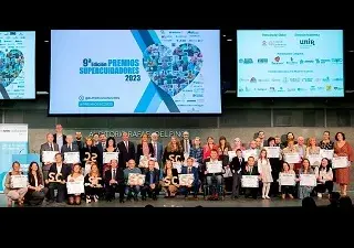 Foto de familia con todos los ganadores de los Premios Supercuidadores 2023