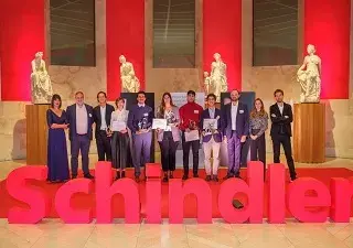 Momento de la entrega de la 10ª Edición de los ‘Premios Schindler España de Arquitectura y Accesibilidad’, con todos los galardonados e Irene Villa como embajadora (Fuente: Schindler Iberia)