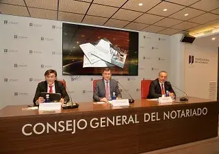 Momento de la presentación de la guía, con Alberto Durán, José Ángel Martínez Sanchiz y José Luis Borau