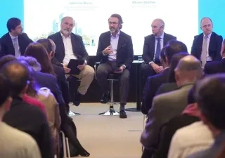 Personas hablando durante el congreso