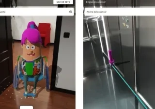 Montaje con dos capturas de pantalla de la aplicación Incluyes. La imagen de la izquierda muestra una simulación tridimensional de una persona utilizando una silla de ruedas al acercarse a una puerta dentro de una estancia con suelo de madera y un sillón rojo al fondo. La imagen de la derecha muestra el interior de un ascensor, con indicadores visuales y barras de apoyo resaltadas para evaluar su accesibilidad.