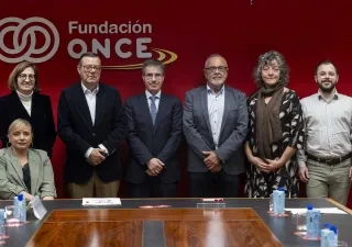 aparecen las personas que firmaron el convenio