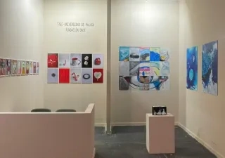 Cuadros inclusivos de la bienal en el stand