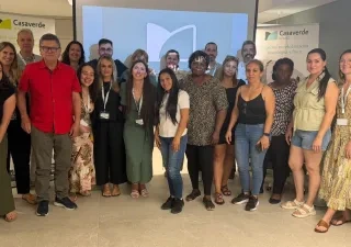 Imagen de las personas participantes en uno de los talleres. Hay en la foto 22 personas