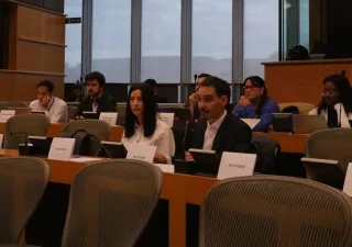 Representantes de Autismo España en el Parlamento Europeo durante su intervención