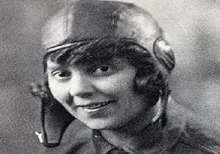 Eleanor Zabel Willhite vestida de piloto de aviones