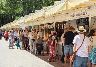 Vista de algunas de las casetas de la Feria del Libro de Madrid, donde participa la ONCE (Fuente: Servimedia)