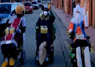 Los Reyes Magos con discapacidad, por las calles de Alcalá de Henares (Fuente: Dabiz Riaño / Servimedia)