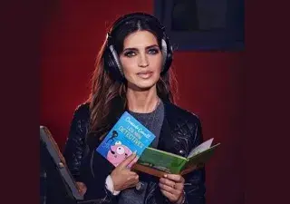 Fotografía del programa Happy Meal Readers de McDonald´s, con Sara Carbonero que da voz a estos libros infantiles