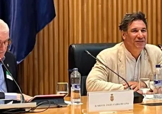 Los dos representantes durante su intervención en la mesa principal