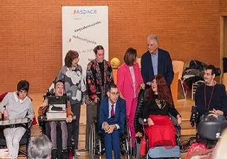 Momento de la entrega de los ‘Diplomas Kilómetros de vida 2023’ de ASPACE Madrid (Fuente: Sangiagophotography.com)