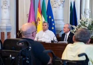 Representantes del Ayuntamiento de Málaga y Fundación ONCE