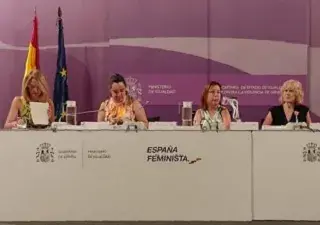 Momento de la presentación de las alegaciones al Anteproyecto de Ley Valenciana de Igualdad de Género