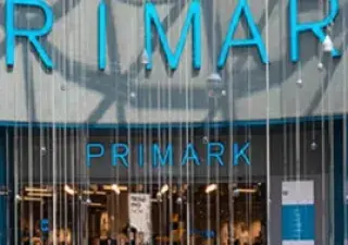 Entrada de una de las tiendas de PRIMARK