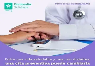 Banner sobre la diabetes de Doctoralia, con las manos de un médico cogiendo la de un paciente