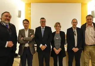 Momento de la firma del convenio de colaboración entre Fundación ONCE y el COACM, con sus representantes (Fuente: Fundación ONCE)