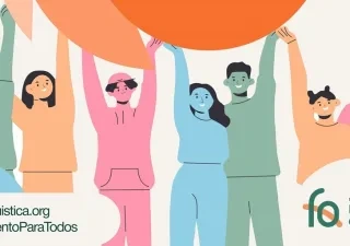 Ilustración con varias personas dibujadas de forma simbólica, de pie y con los brazos levantados sosteniendo una gran forma circular naranja en la parte superior. En la parte inferior aparece el texto “fibrosisquistica.org” y el hashtag “#TratamientoParaTodos”, junto al logotipo de la Federación Española de Fibrosis Quística. Diseño en colores suaves que transmite apoyo colectivo y visibilidad social.