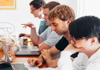 Grupo de jóvenes estudiantes que sufren la enfermedad de la hemofilia (Fuente: FEDHEMO)