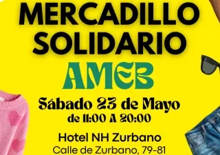 Cartel del Mercadillo Solidario AMEB sobre fondo amarillo. Incluye texto con la fecha sábado 23 de mayo, de 11:00 a 20:00, y el lugar: Hotel NH Zurbano, calle de Zurbano 79–81. Aparecen imágenes de ropa y complementos como un jersey rosa, un pantalón vaquero y unas gafas de sol.
