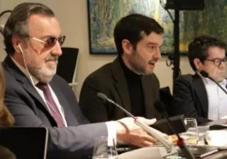 Los representantes de las entidades creadoras presentando la guía publicamente
