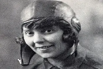 Eleanor Zabel Willhite vestida de piloto de aviones