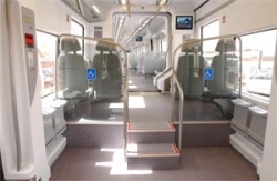 interior de un tren de Rodalies con espacio para personas con discapacidad 