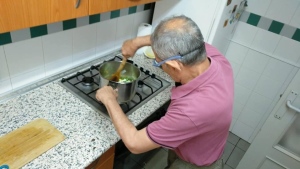 persona cocinando
